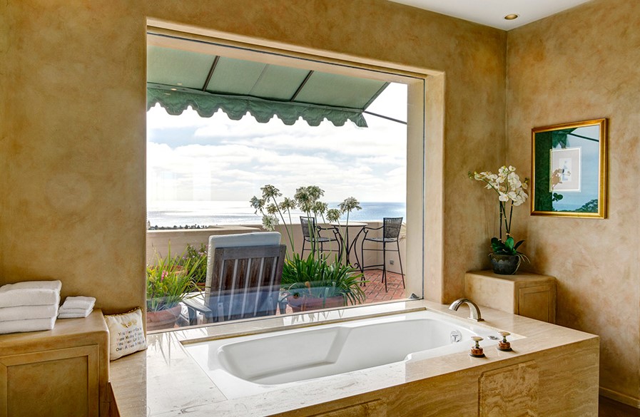 Italian Cellar Bathroom