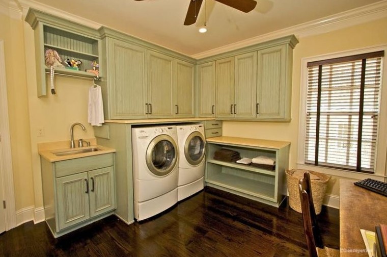 Rustic Aesthetic in Laundry Room