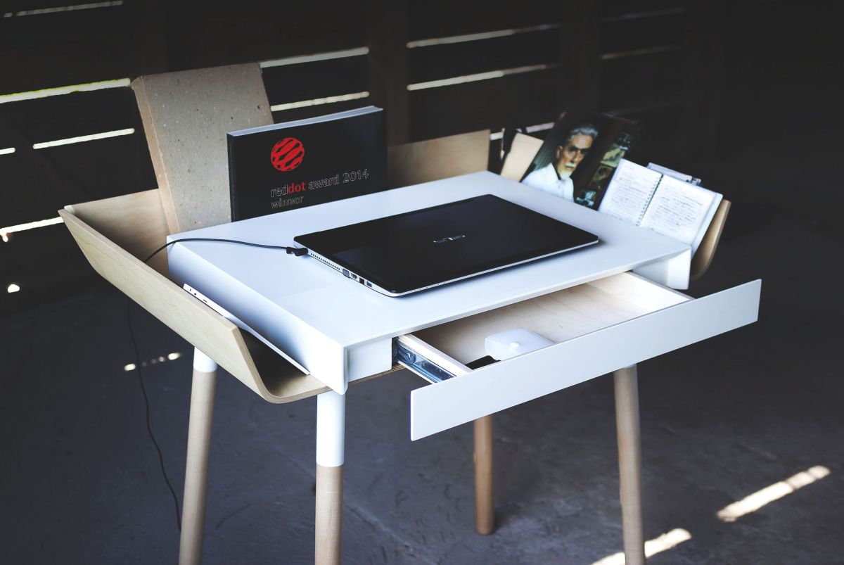 modern computer desk designed by Inesa Malafej