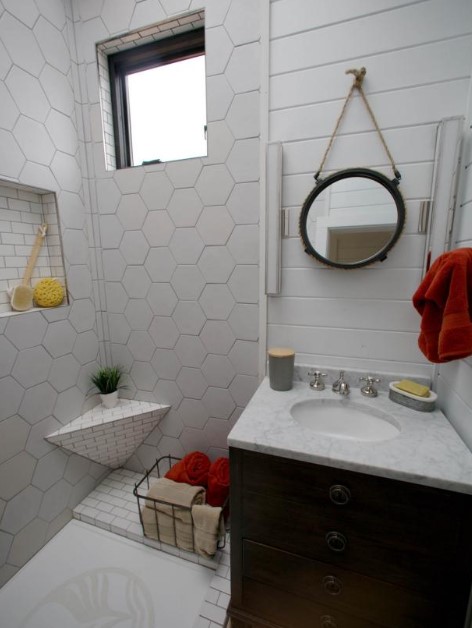 Eye-Catching Tiny House Bathroom